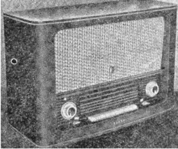 Prototyp přijímače z roku 1956 měl mnoho odlišných designových prvků - brokát, stupnici, plastový nápis Hymnus, černě lakovaný vnitřní rámeček....